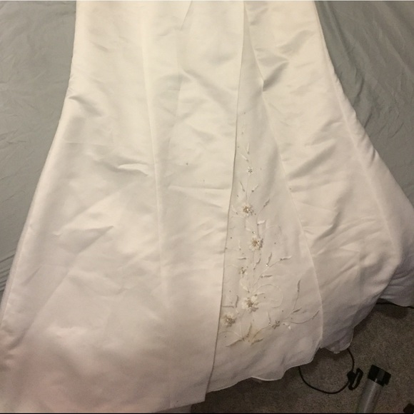 Wedding dress - Picture 7 of 11